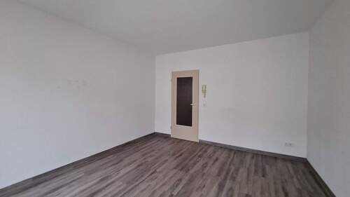 20240117_150436_copy_1648x927 - 1 Zimmer Etagenwohnung zur Miete in Dresden