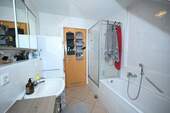 Wanne und Dusche - 