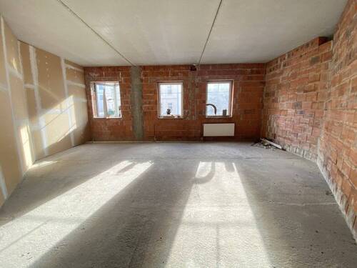 leerstehende Gewerbeeinheit im Rohbau - 