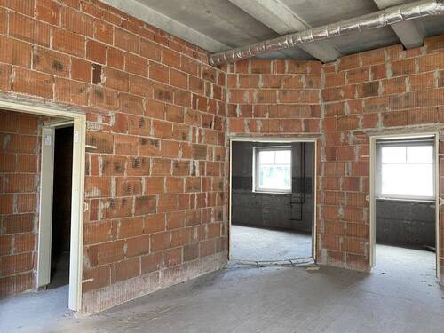 leerstehende Gewerbeeinheit im Rohbau - 