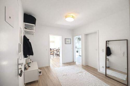 Flur - Helle 3-Zimmer-Wohnung mit zwei Balkonen