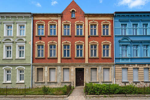 Hausansicht - Sanierungsbedürftiges Mehrfamilienhaus mit 6 Wohneinheiten im begehrten Wittenberge