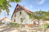 Hausansicht - DHH mit Charme. Schöner Garten in ruhiger zentraler Lage in Bruchsal. Unterkellert & ausbaufähig!
