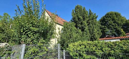 Außenansicht - Sehr gepflegte, regelmäßig modernisierte und renovierte Doppelhaushälfte in sehr guter Lage