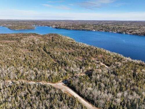 Drohnenaufnahme - Straße zum Land rechts - 