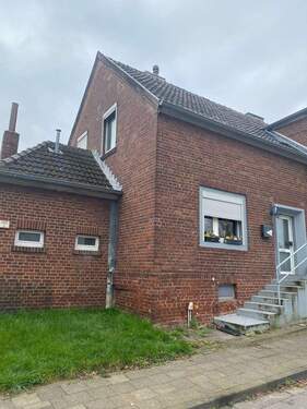 Hausansicht - Reiheneckhaus in Alsdorf - 200.000,00&nbsp;EUR Kaufpreis, ca.&nbsp; 90,00&nbsp;m&sup2;&nbsp;Wohnfl&auml;che