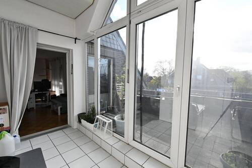 Wintergarten - Traumhafte 3-Zimmer WG mit Wintergarten, Terrasse, Balkon, Keller & TG in zentraler Lage