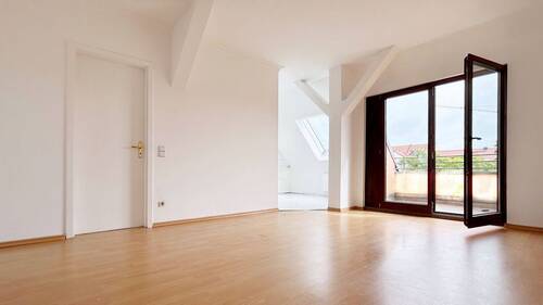 Wohnzimmer - 3 Zimmer Etagenwohnung zum Kaufen in Leipzig