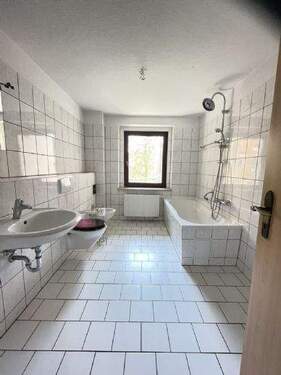Bad - 4 Zimmer Etagenwohnung in Plauen