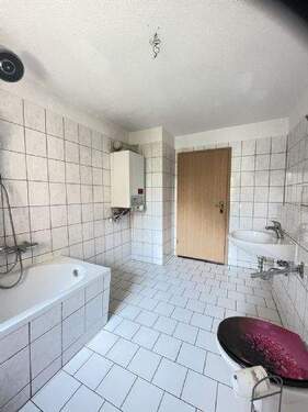 Bad - Etagenwohnung mit 100,40 m² in Plauen zur Miete