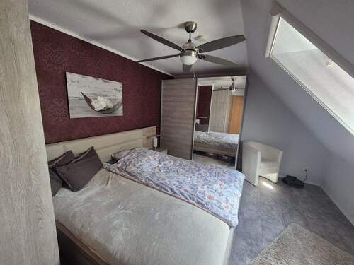 Schlafzimmer - 4 Zimmer Doppelhaushälfte in Wedel