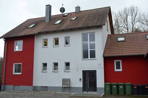 Hauszugang Nordseite.JPG - 3 Zimmer Etagenwohnung zur Miete in Obertraubling