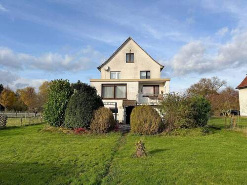 Rückansicht - Mehrfamilienhaus mit 3 Einheiten