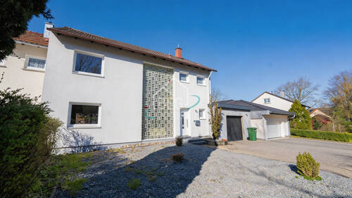 Außenansicht - Modernisiertes Einfamilienhaus mit Garten und durchdachter Raumaufteilung