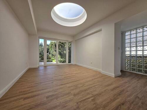 Raum mit Oberlicht und Terrassenzugang - 