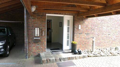 Eingang - 7 Zimmer Mehrfamilienhaus, Wohnhaus in Hamdorf