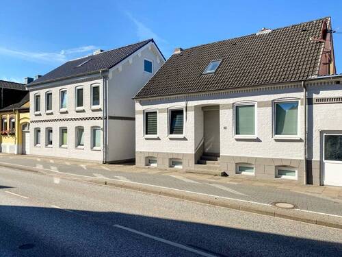 Front seitlich - Mehrfamilienhaus, Wohnhaus zum Kaufen in Eckernförde