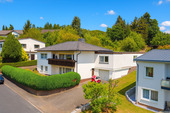 ChatGPT Image 2. Sept. 2025, 12_47_35 - 7 Zimmer Mehrfamilienhaus, Wohnhaus in Frankenberg (Eder)