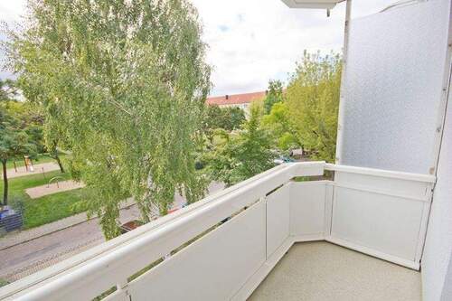 Balkon - Etagenwohnung mit 58,40 m&sup2; in Halle (Saale) zur Miete