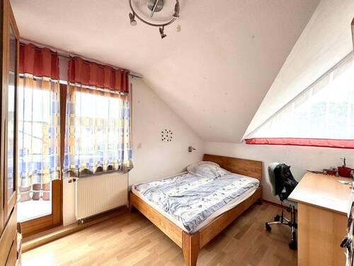 Kinderzimmer 2 mit Balkonzugang - 