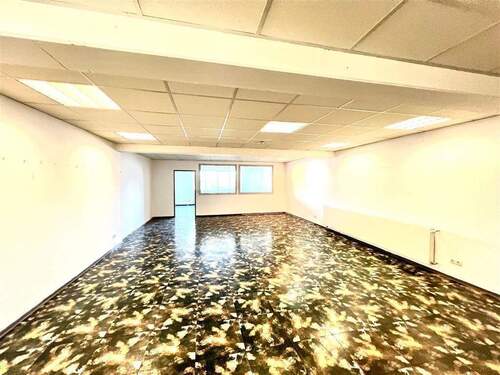 Lager - Blick zum Büro_5821 - Einfamilienhaus zur Miete in Durach