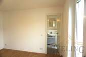 Schlafzimmer mit Bad en Suite - Etagenwohnung mit 77,60 m&sup2; in Vaterstetten zur Miete
