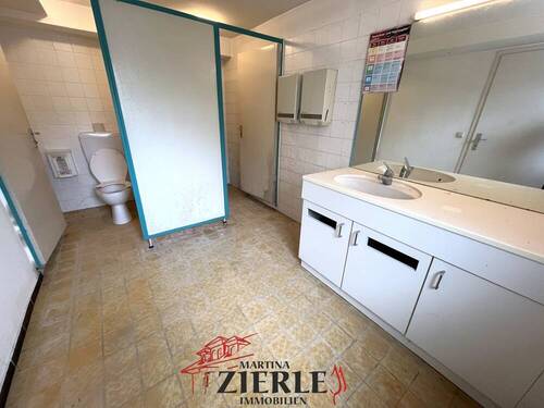 24- WC UG - 