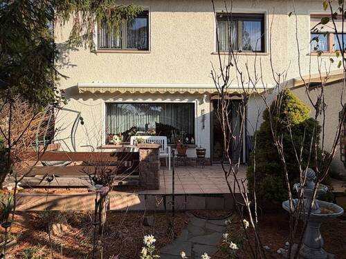 Rückfront mit Terrasse - 6 Zimmer Doppelhaushälfte zum Kaufen in Zeitz