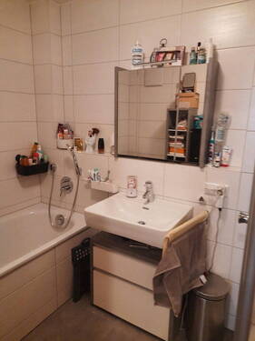 Badezimmer - 4 Zimmer Etagenwohnung in Neuffen