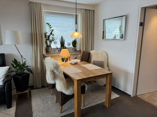 Wohnzimmer mit Essbereich - 