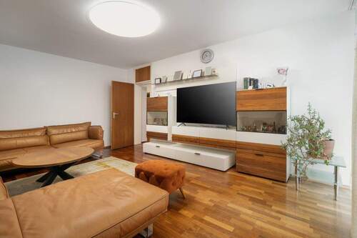 Wohnzimmer - 4 Zimmer Etagenwohnung zum Kaufen in Aschheim