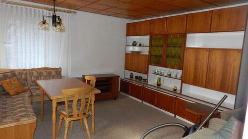 Wohnzimmer mit Zugang zur Terrasse - 