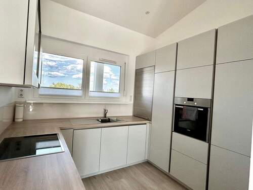 Moderne Einbauküche - 2 Zimmer Etagenwohnung zur Miete in Obermichelbach