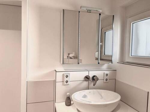 Badezimmer mit Dusche - 