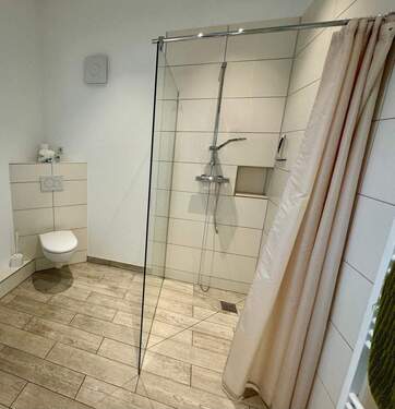 Badezimmer mit Dusche - 