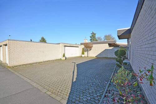 Garage - Einfamilienhaus mit 110,00 m&sup2; in Erftstadt zum Kaufen