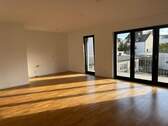 Wohnzimmer - Trier-Süd: helle, neuwertige 2 ZKB-Wohnung zu vermieten!