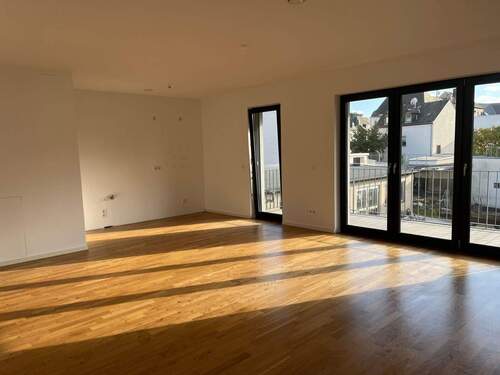 Wohnzimmer - Trier-Süd: helle, neuwertige 2 ZKB-Wohnung zu vermieten!