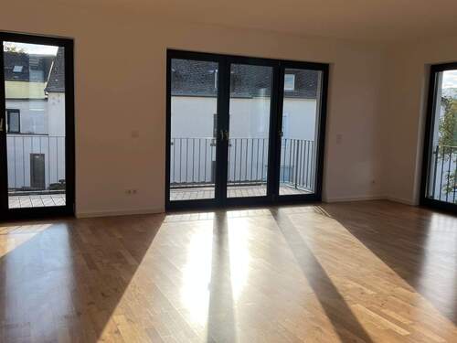 Wohnzimmer - 2 Zimmer Etagenwohnung zur Miete in Trier