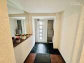 Eingangsbereich - gepflegtes Mehrfamilienhaus mit angrenzender Halle - Gewerbe und wohnen in einem Haus !