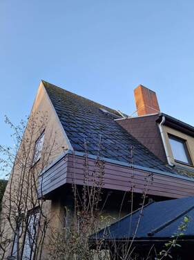 Dach mit blauem Himmel - 5-zimmrige Doppelhaushälfte in absolut ruhiger Wohnlage von Nikolassee