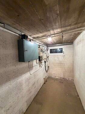 Kellerraum mit Verteilerkästen - 