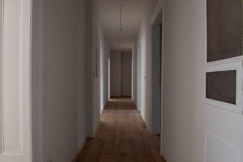 Flur vorne - 7 Zimmer Büro in Fürth