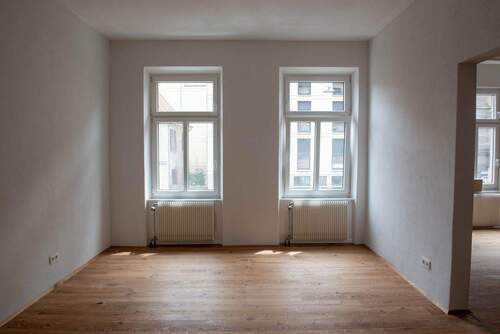 Linkes Vorderzimmer - Büro mit 142,00 m&sup2; in Fürth zur Miete