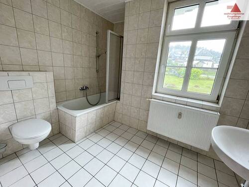 Badezimmer - Etagenwohnung mit 60,90 m² in Gornsdorf zur Miete
