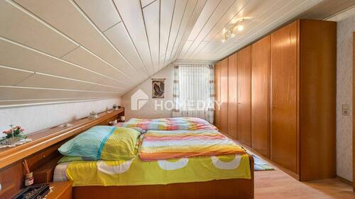 1. OG Schlafzimmer 1 - 
