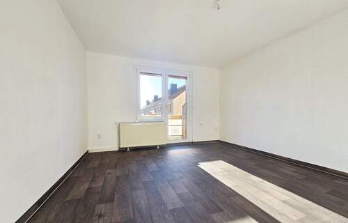 Wohnzimmer - 4 Zimmer Etagenwohnung zur Miete in Köthen (Anhalt)