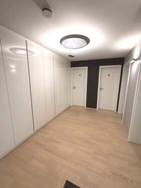 Eingang - Büro in Roth zum Kaufen