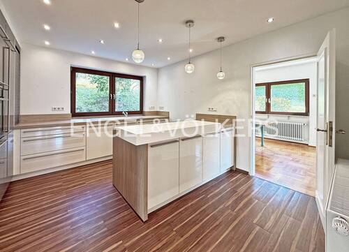 Offene Küche mit Blick in den Essbereich - 