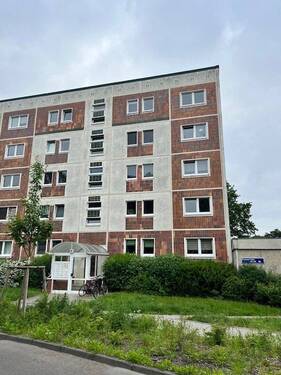 Außenansicht vorne - 4 Zimmer Etagenwohnung in Rostock